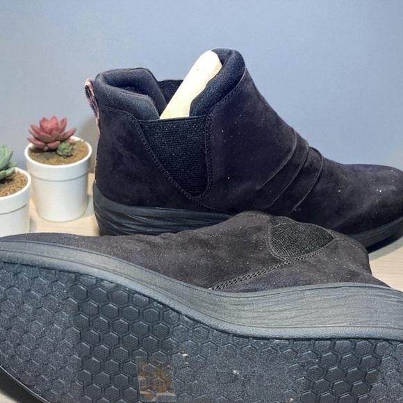 NIB RYKA Water Repellent Black Suede Ankle Boots with Leopard Accent 8.5 M - Picture 3 of 4